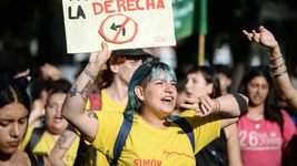 estudiantes, docentes y trabajadores de la unlp marcharon en defensa de la educacion publica estudiantes, docentes y trabajadores de la unlp marcharon en defensa de la educacion publica