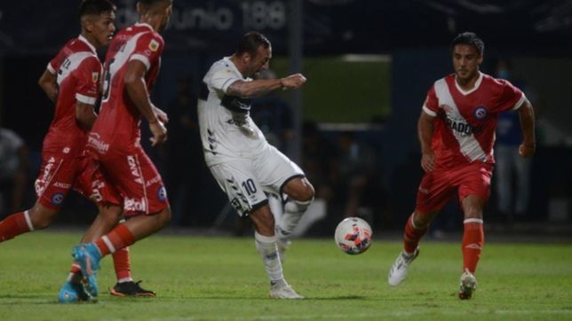 gimnasia peleo hasta el final pero se quedo con un empate con sabor a poco