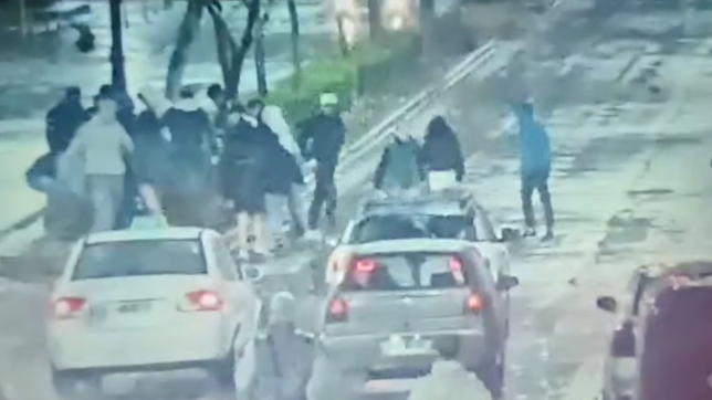 la mama del joven brutalmente atacado por una patota en diagonal 74 rompio el silencio