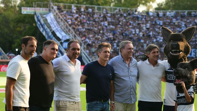 gimnasia homenajeo a los campeones de la copa centenario 1994 en el bosque