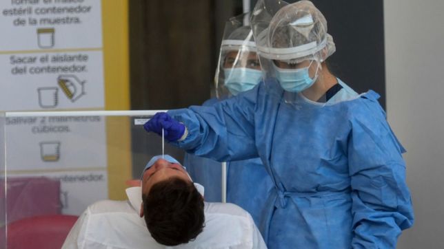 siguen subiendo los contagios antes del toque de queda: confirman 13.835 nuevos casos