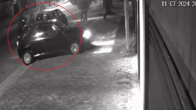 motochorros atacaron violentamente a una joven en tolosa y le robaron el auto