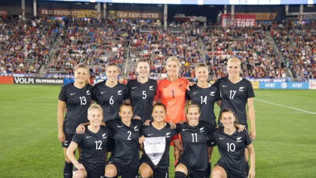 los seleccionados de futbol masculino y femenino de nueva zelanda cobraran lo mismo