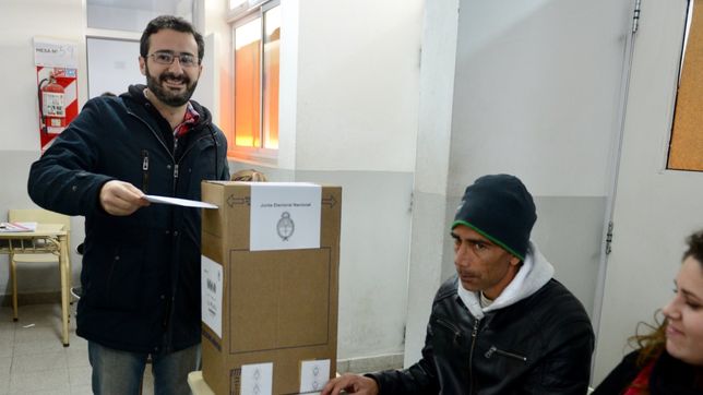 eric simonetti fue el primer precandidato a intendente que voto en la plata