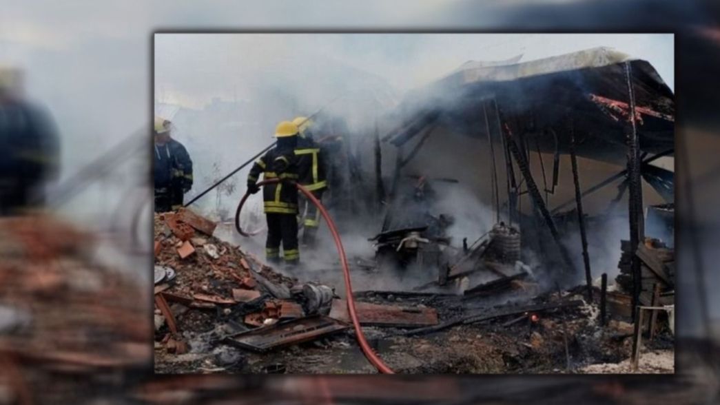 Un matrimonio de abuelos perdió todo tras el incendio de su vivienda en Berisso