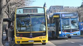 atacaron a piedrazos un micro de la linea este y los pasajeros reclaman por mas controles atacaron a piedrazos un micro de la linea este y los pasajeros reclaman por mas controles