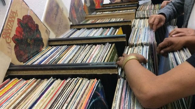 preparan una feria con mas de 2.500 vinilos para celebrar el cumpleanos de la plata