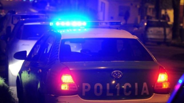 ladrones le dieron un botellazo en la cabeza a un joven para robarle la moto en la plata