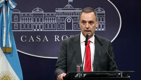 Manuel Adorni suspendió su conferencia de prensa y se reúne con Milei en Olivos Manuel Adorni suspendió su conferencia de prensa y se reúne con Milei en Olivos