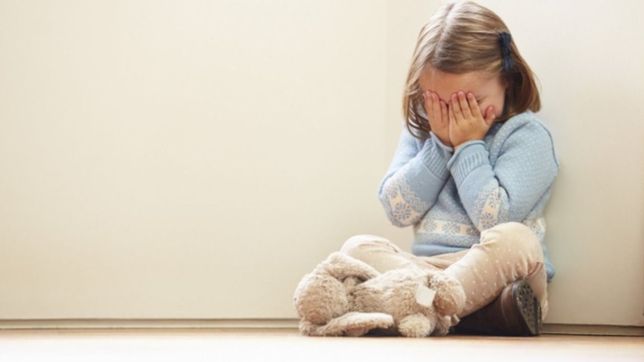 aberrante: un hombre de 71 anos abuso de una nena de tan solo 7 y sigue profugo