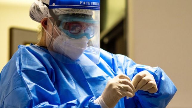 un asesor del gobierno alerto que la cepa omicron es tremendamente contagiosa