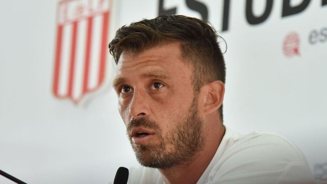estudiantes: el chino benitez hablo en conferencia, dio sorpresas y despejo algunas dudas