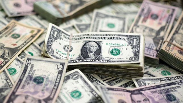 el dolar blue subio tres pesos y llego a los $140