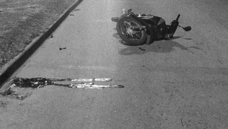 Una mujer perdió el control de su moto en La Plata, chocó y ahora está en estado crítico Una mujer perdió el control de su moto en La Plata, chocó y ahora está en estado crítico