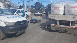 accidente fatal: un motociclista choco contra un camion en los hornos y murio accidente fatal: un motociclista choco contra un camion en los hornos y murio