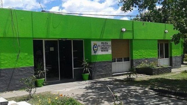 estaba detenido por violencia de genero, pidio ir al bano y se escapo de la comisaria