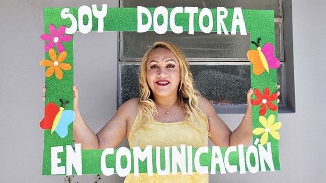 la primera mujer trans del pais en recibir un doctorado se graduo en la unlp