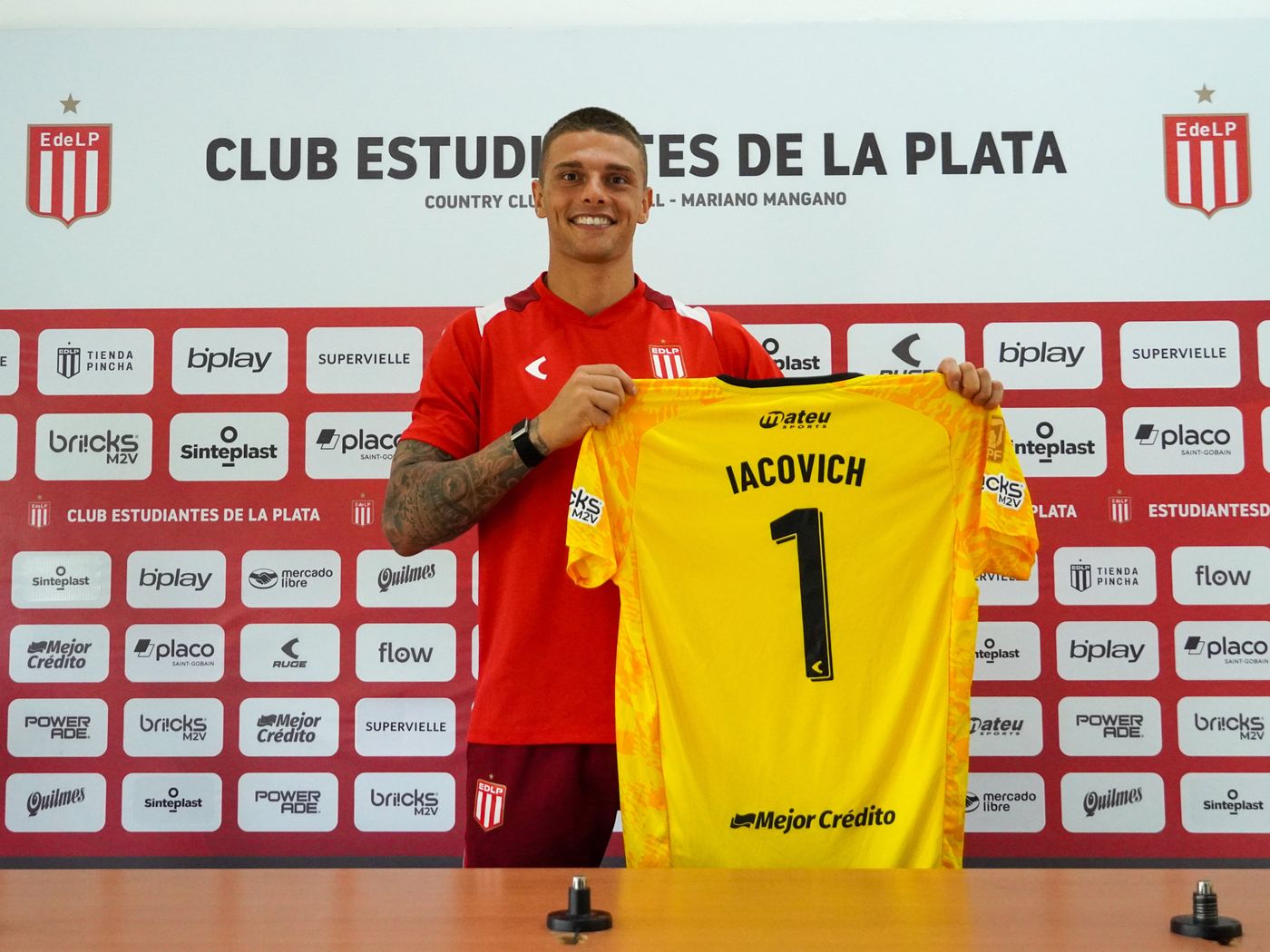 Fabricio Iacovich Estudiantes contrato