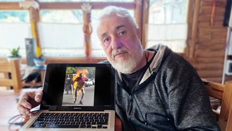 La historia de la foto del exsenador que se prendió fuego frente a Gobernación, fue sacada de casualidad y recorrió el mundo La historia de la foto del exsenador que se prendió fuego frente a Gobernación, fue sacada de casualidad y recorrió el mundo