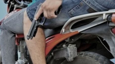 Llegaron a La Plata de visita, fueron a una fiesta y dos motochorros les robaron todo Llegaron a La Plata de visita, fueron a una fiesta y dos motochorros les robaron todo