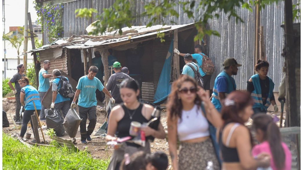 Mudaron a cinco familias de Las Vías al Barrio Nuevo de Ringuelet