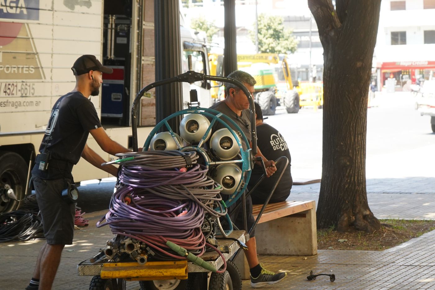 Así fue la llegada de la productora que llevará a cabo la miniserie en La Plata