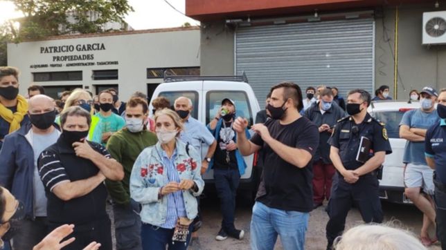 vecinos de villa elisa se reunen con funcionarios y policias para reclamar seguridad