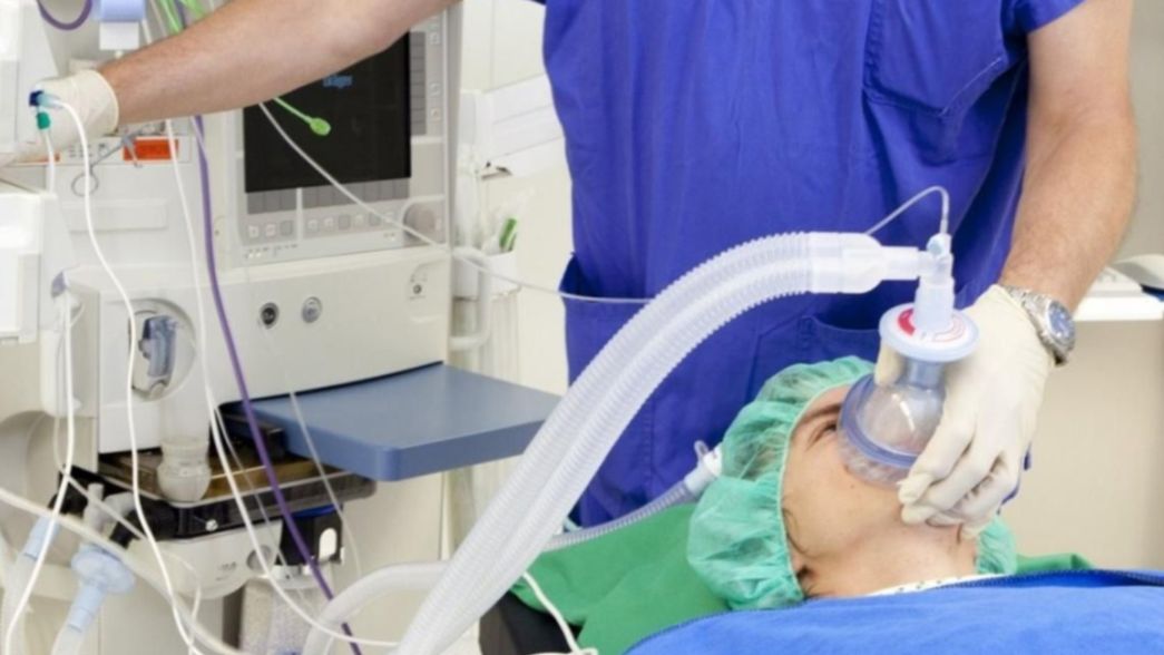 Un infectólogo del Gobierno dijo que “la cosa va a ser grave” cuando falten respiradores