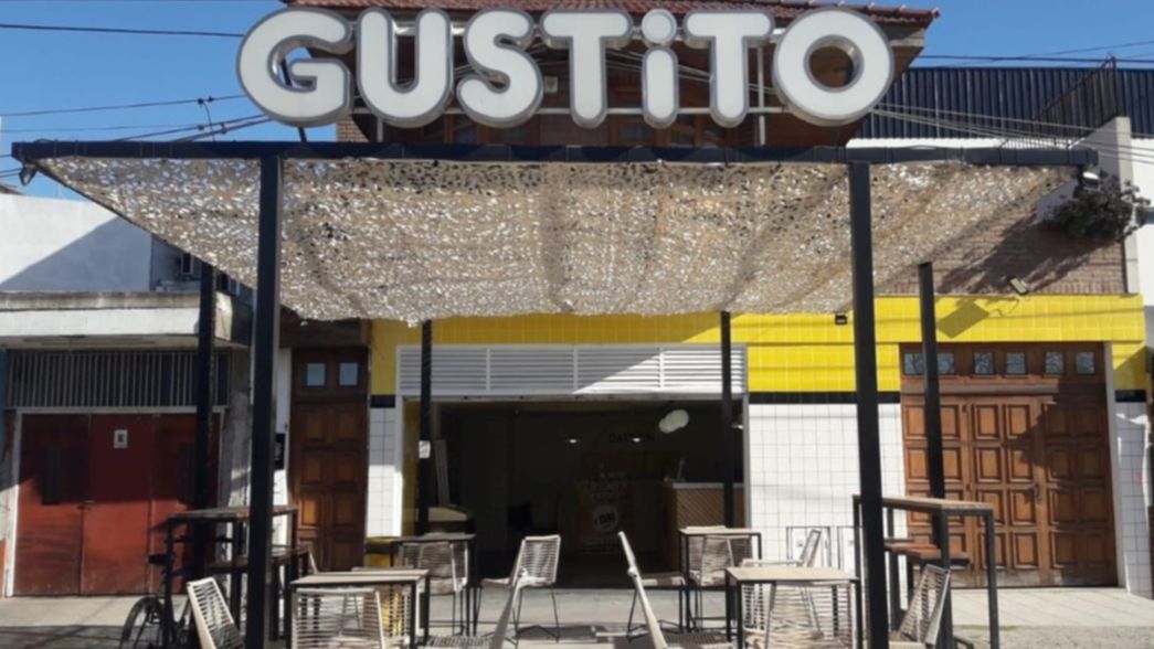 Dramático robo en una heladería Gustito: le gatillaron dos veces al empleado