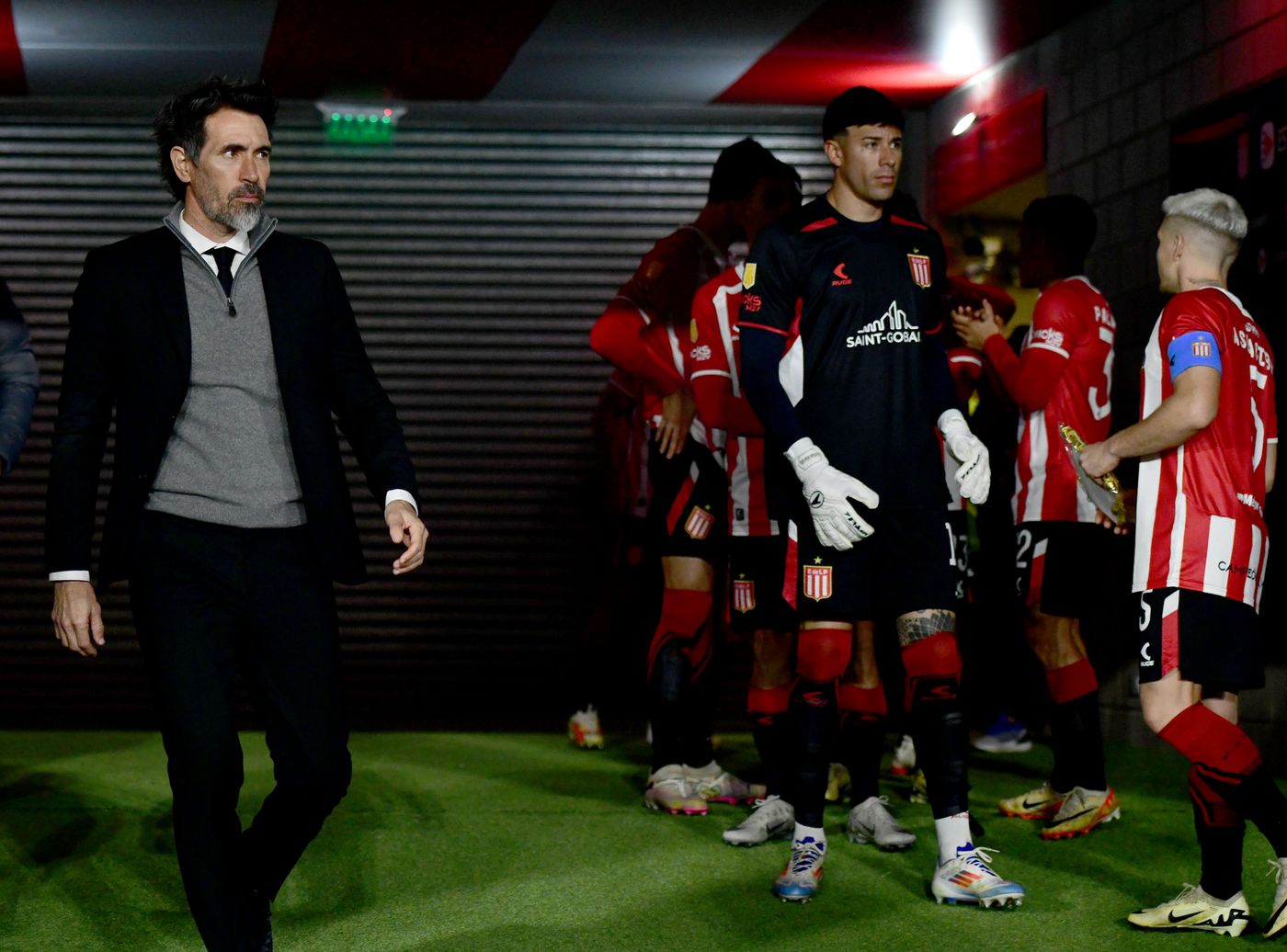 Estudiantes Independiente Doínguez Mansilla túnel.jpg