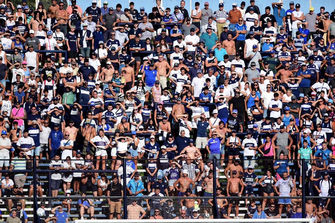 Gimnasia San Martín de San Juan hinchada Bosque.jpg