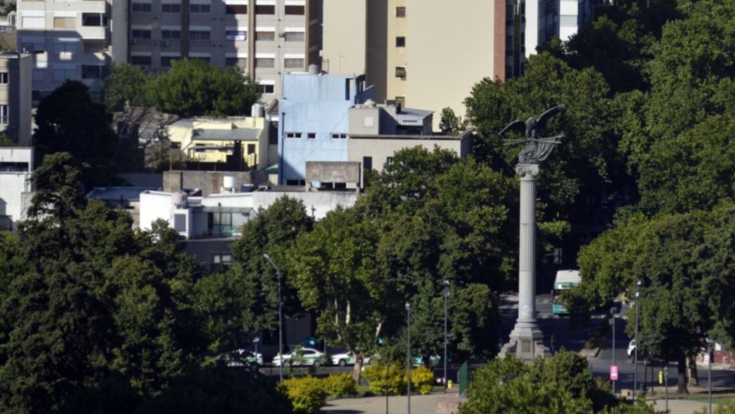 Alerta en el centro: se metieron a robar en un banco de Plaza Italia