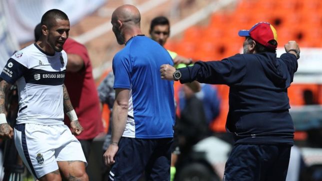 maradona la picanteo tras el triunfo de gimnasia: festejo por la mitad mas uno de la plata