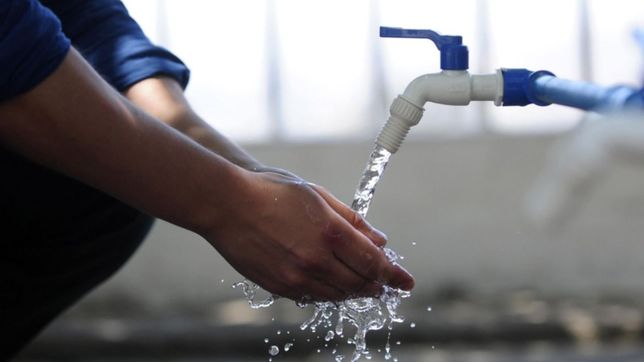 absa debera pagar $1000 por dia a una familia de la plata que lleva anos sin agua potable