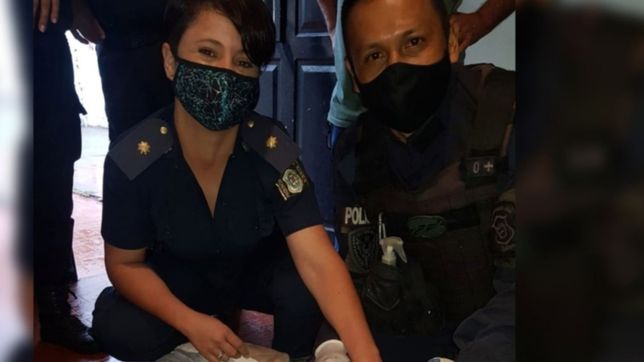 policias hicieron de parteros y ayudaron a una joven de 18 anos a dar a luz en la plata