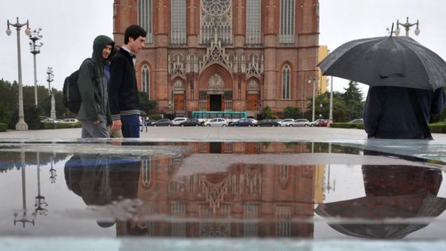 con lluvias en el horizonte, asi es clima que se viene este jueves en la plata