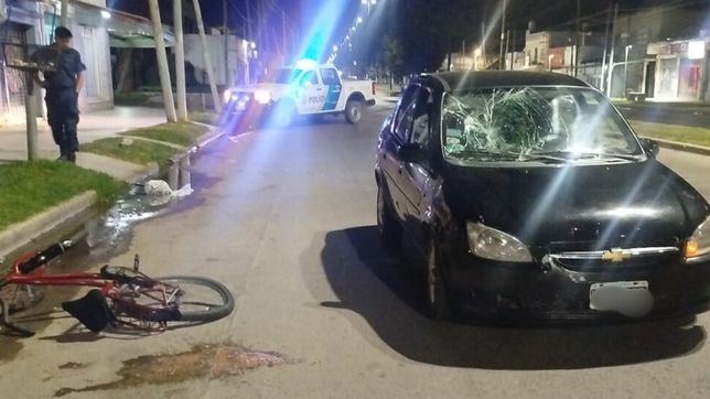 una ciclista fue brutalmente atropellada en la plata y ahora lucha por su vida