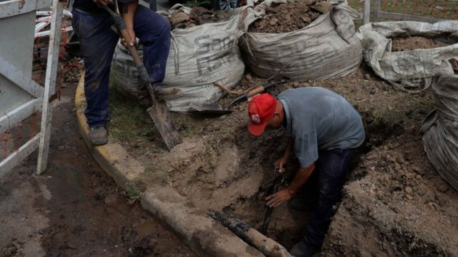 absa reparara un acueducto en pleno centro y faltara agua en un amplio sector de la plata