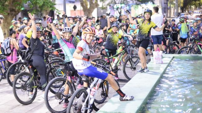 cientos de platenses participaron de la bicicleteada por el cumpleanos 140 de la ciudad