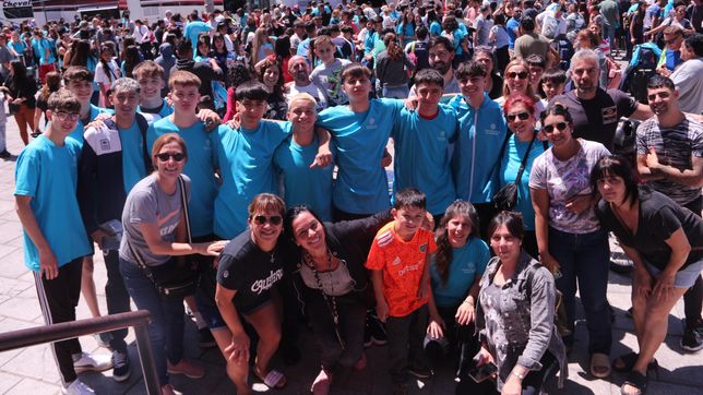 la delegacion platense que participara de la final partio rumbo a mar del plata