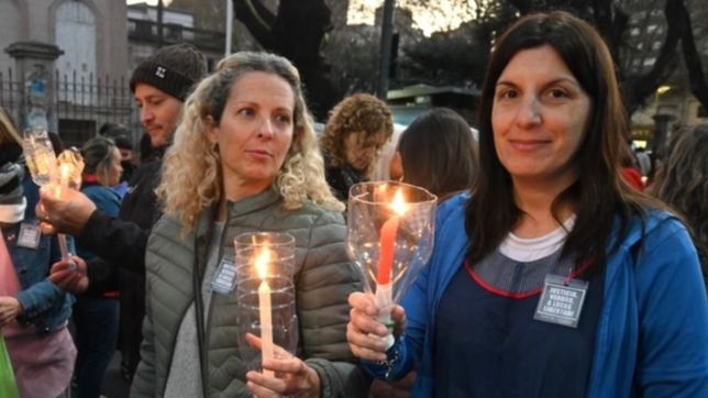 docentes y familiares realizaron una suelta de globos blancos por el docente lucas puig