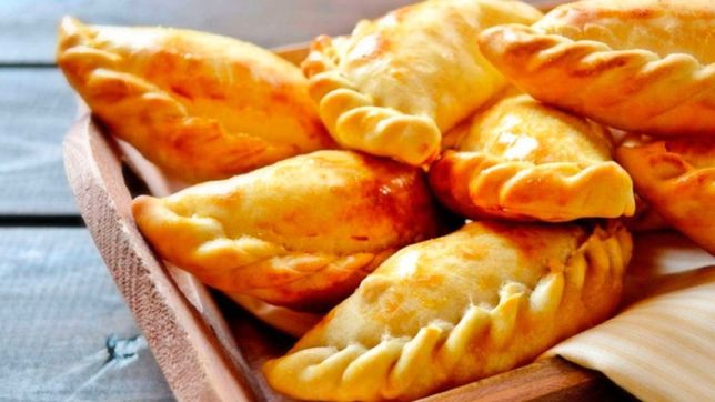 llego la hora de la comida y el cm de la unlp enloquecio con las empanadas