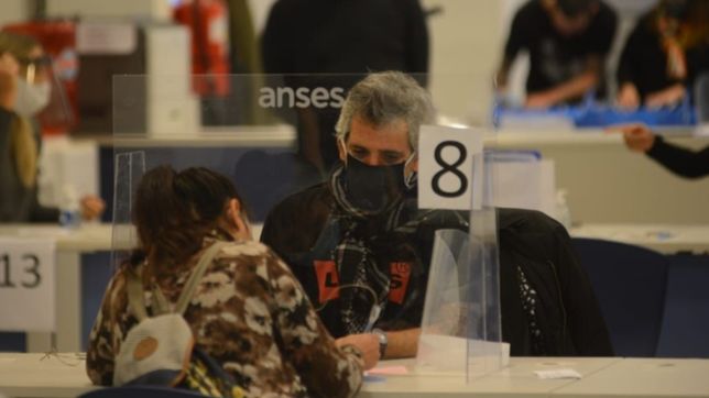 arranca un nuevo operativo de entrega de tarjetas alimentar en la plata