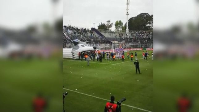 video: con insultos y silbidos, asi se fueron los jugadores de gimnasia tras la derrota