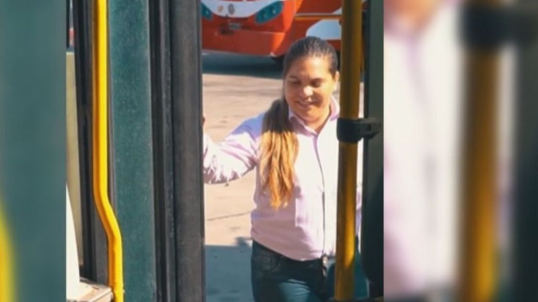 Otra empresa de micros de La Plata presentó a su primera chofer mujer