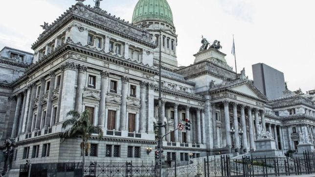 diputados y senadores se aumentaron el sueldo 30% y cobraran unos $450.000 por mes