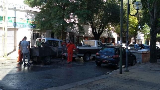 se prendio fuego una camioneta que llevaba garrafas y genero un fuerte susto en la plata