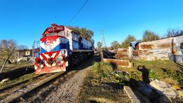 descarrilo un tren de cargas en tolosa, cortaron un paso a nivel clave y trabajan para que retome su recorrido descarrilo un tren de cargas en tolosa, cortaron un paso a nivel clave y trabajan para que retome su recorrido