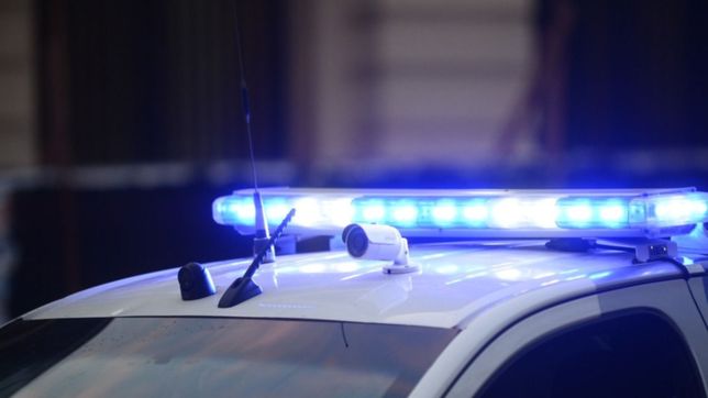 tiraron abajo el porton de un garaje para robar una casa y se escaparon a los tiros