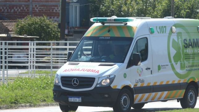 un motociclista choco contra una camioneta y quedo gravemente herido